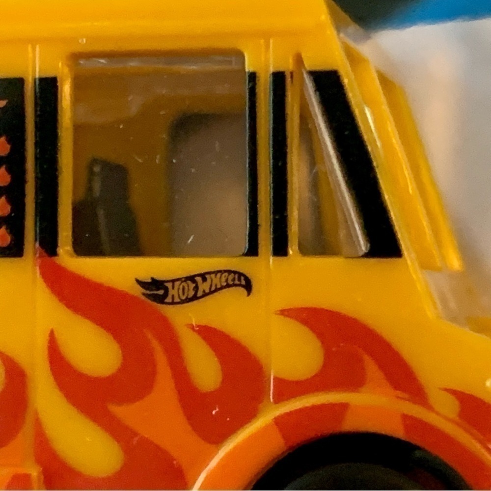 HOT Wheels Quick Bite Hot Chicken (Orange) 2022 Sweet Rides - Picture 7 of 14